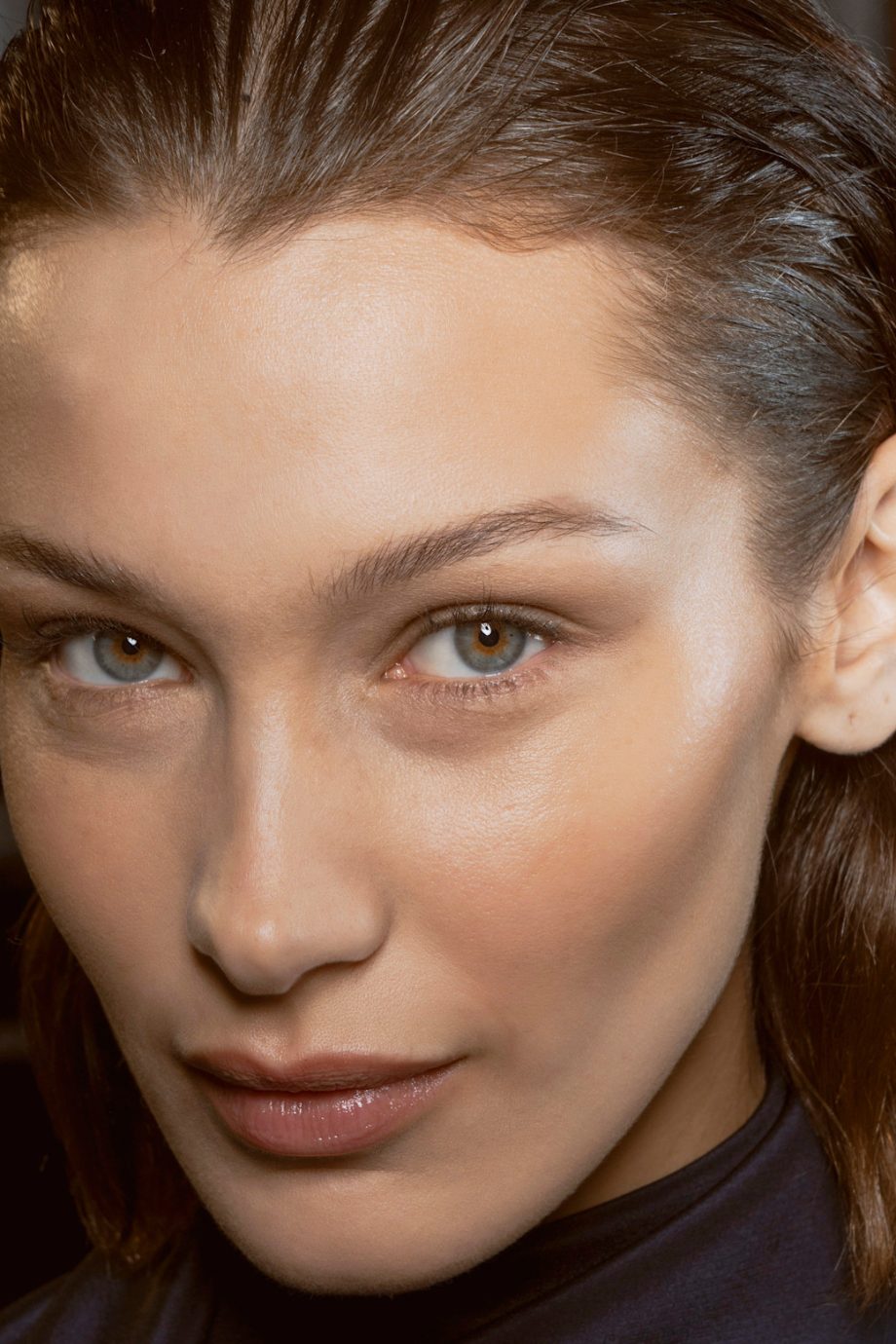 deze-zomerjurk-van-bella-hadid-is-verbazingwekkend-betaalbaar-356919
