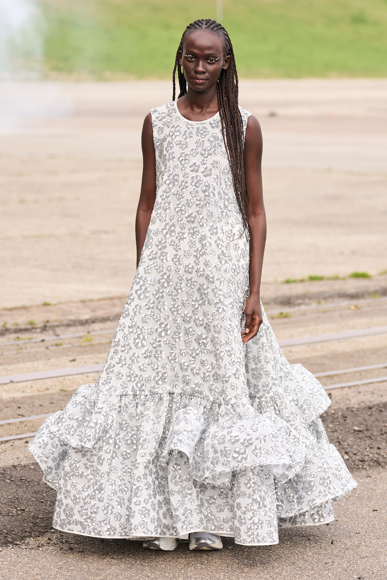 Een look van Cecilie Bahnsen lente/zomer 2026