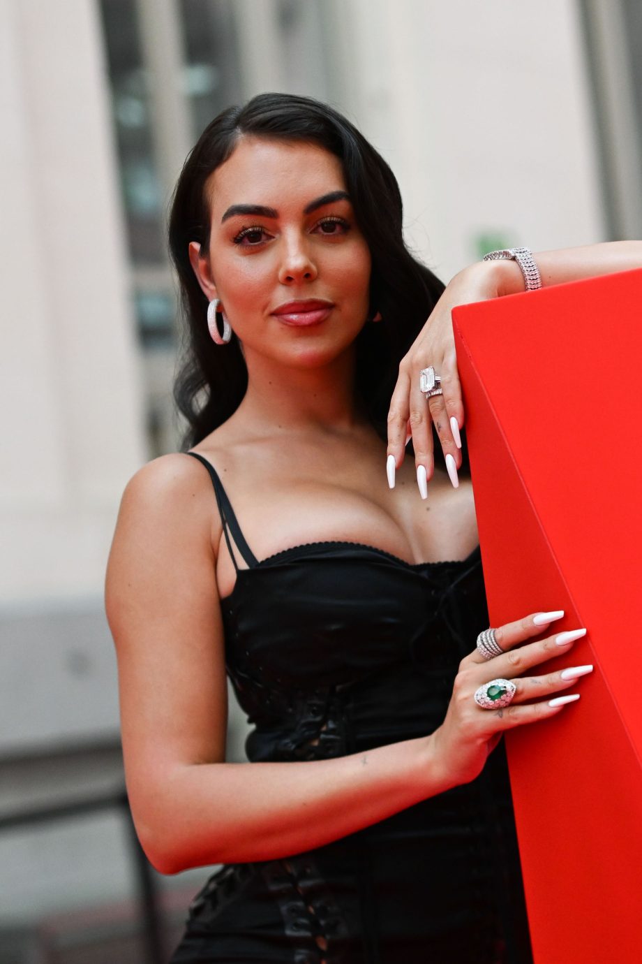 cristiano-ronaldo-vraagt-georgina-rodriguez-ten-huwelijk-met-gigantische-ring-358292