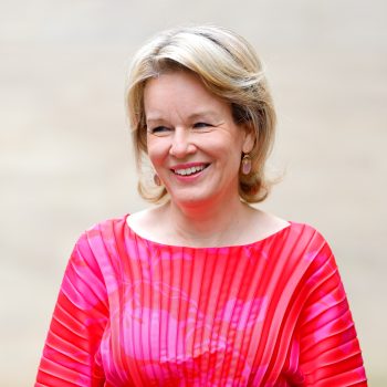 deze-merken-hangen-in-de-kledingkast-van-koningin-mathilde-359211