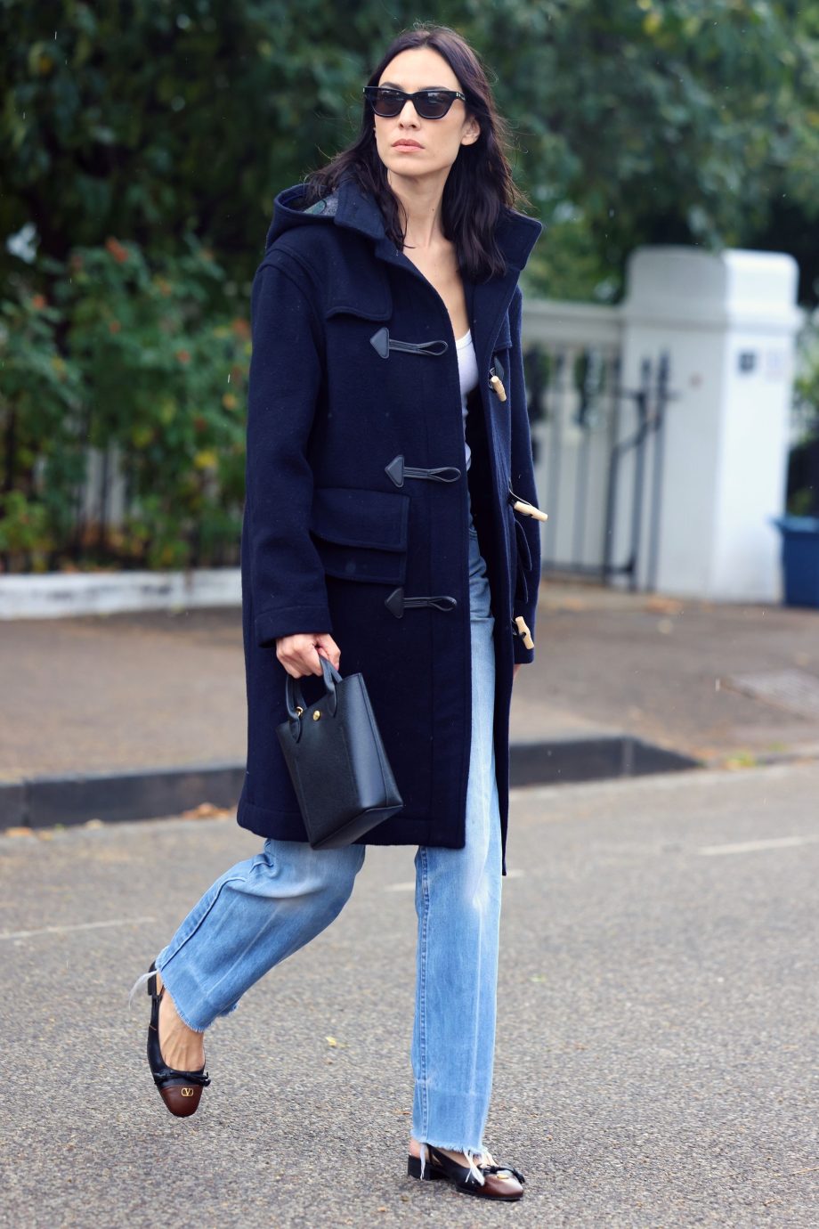 alexa-chung-haalt-haar-favoriete-herfstjas-weer-uit-de-kast-361103