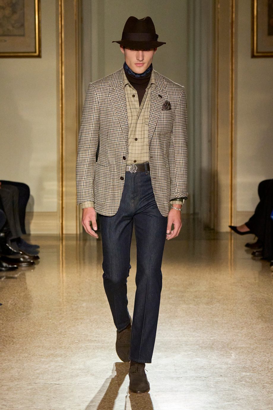 zo-combineer-je-een-blazer-met-jeans-in-de-herfst-voor-mannen-359639