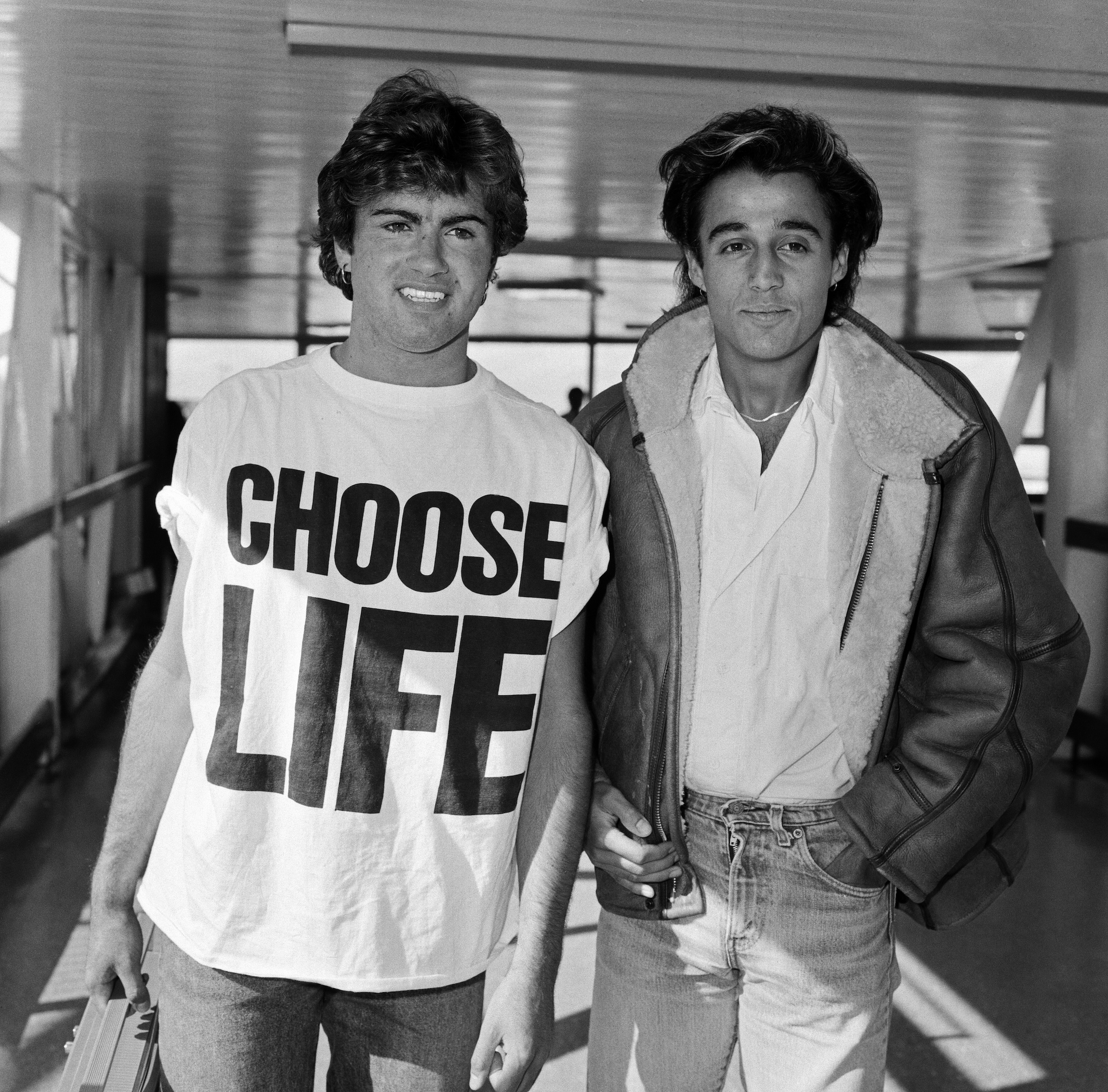 George Michael in 'Choose Life'-shirt van Katharine Hamnett, 1984