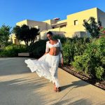 Imaan Hammam in een van haar zomerlooks
