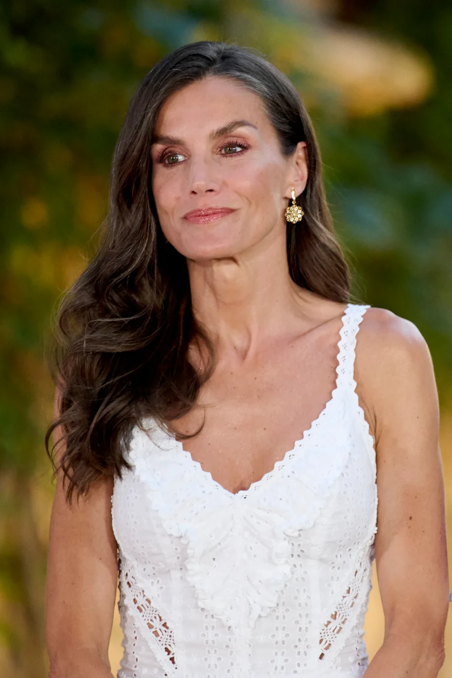 koningin-letizia-draagt-de-perfecte-simpele-boho-jurk-357305