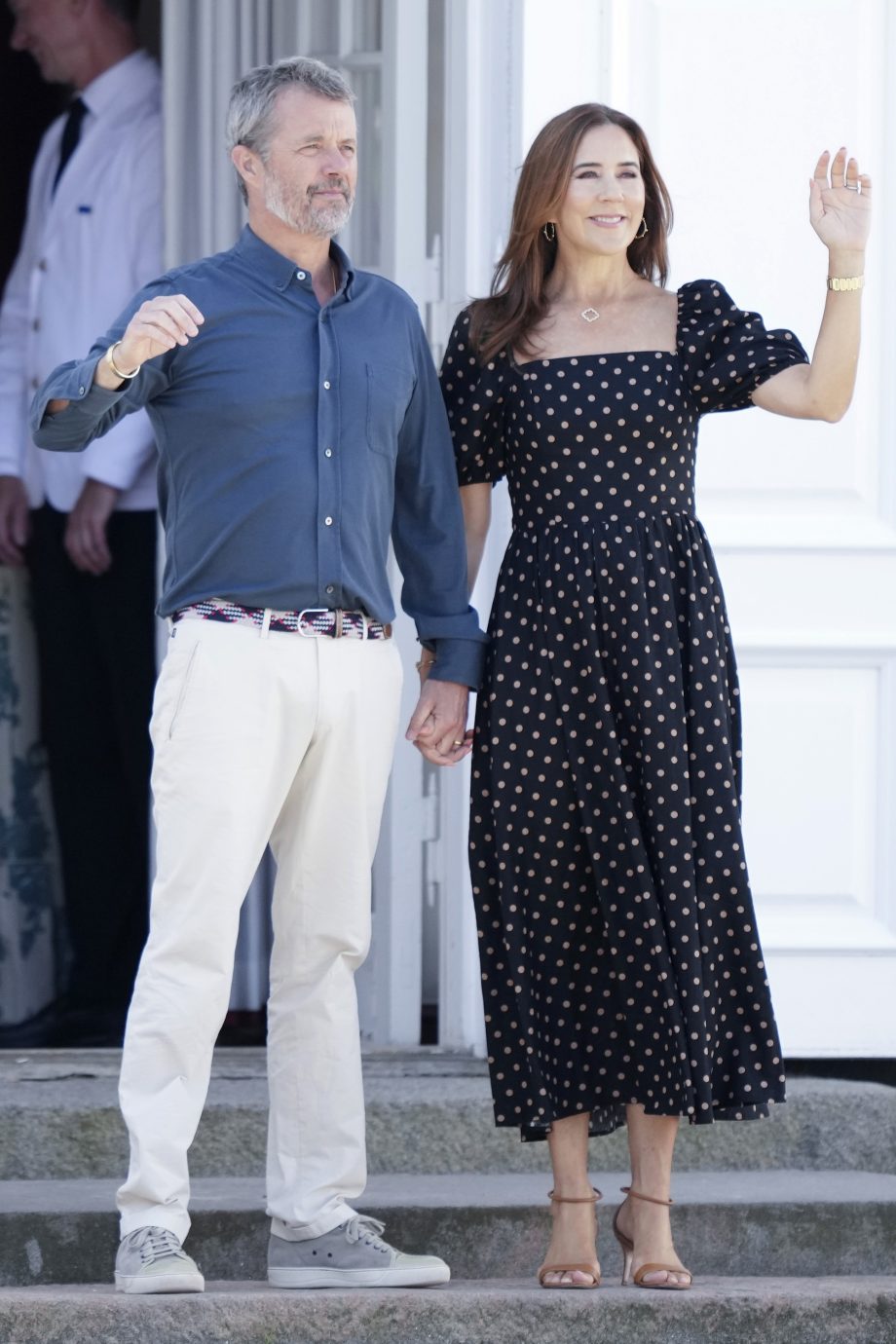 koningin-mary-van-denemarken-draagt-de-grootste-trend-van-de-zomer-357051
