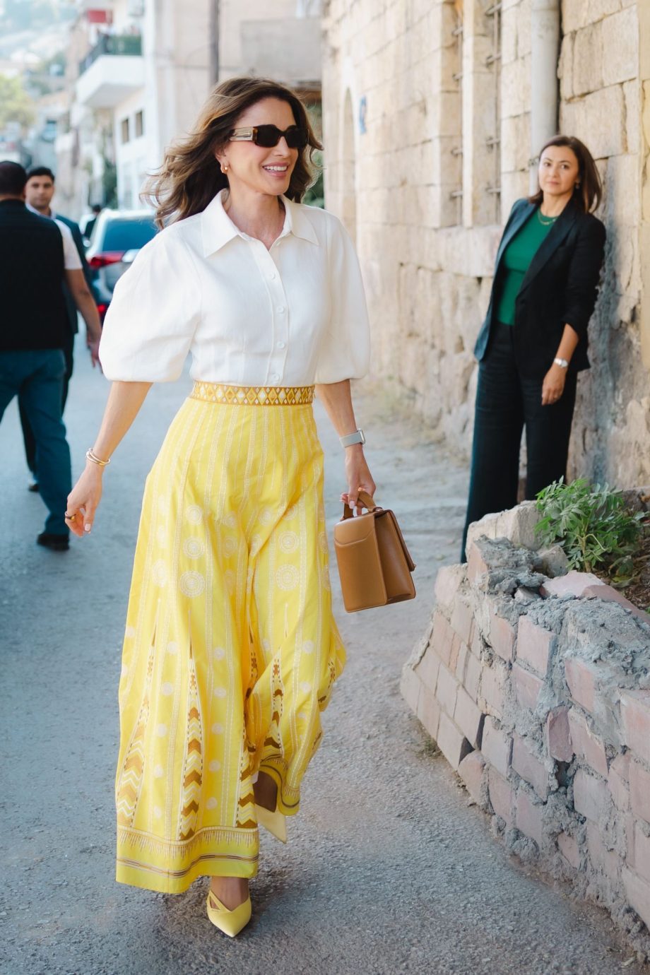 koningin-rania-van-jordanie-gespot-in-rok-geinspireerd-op-eeuwenoud-spel-359270