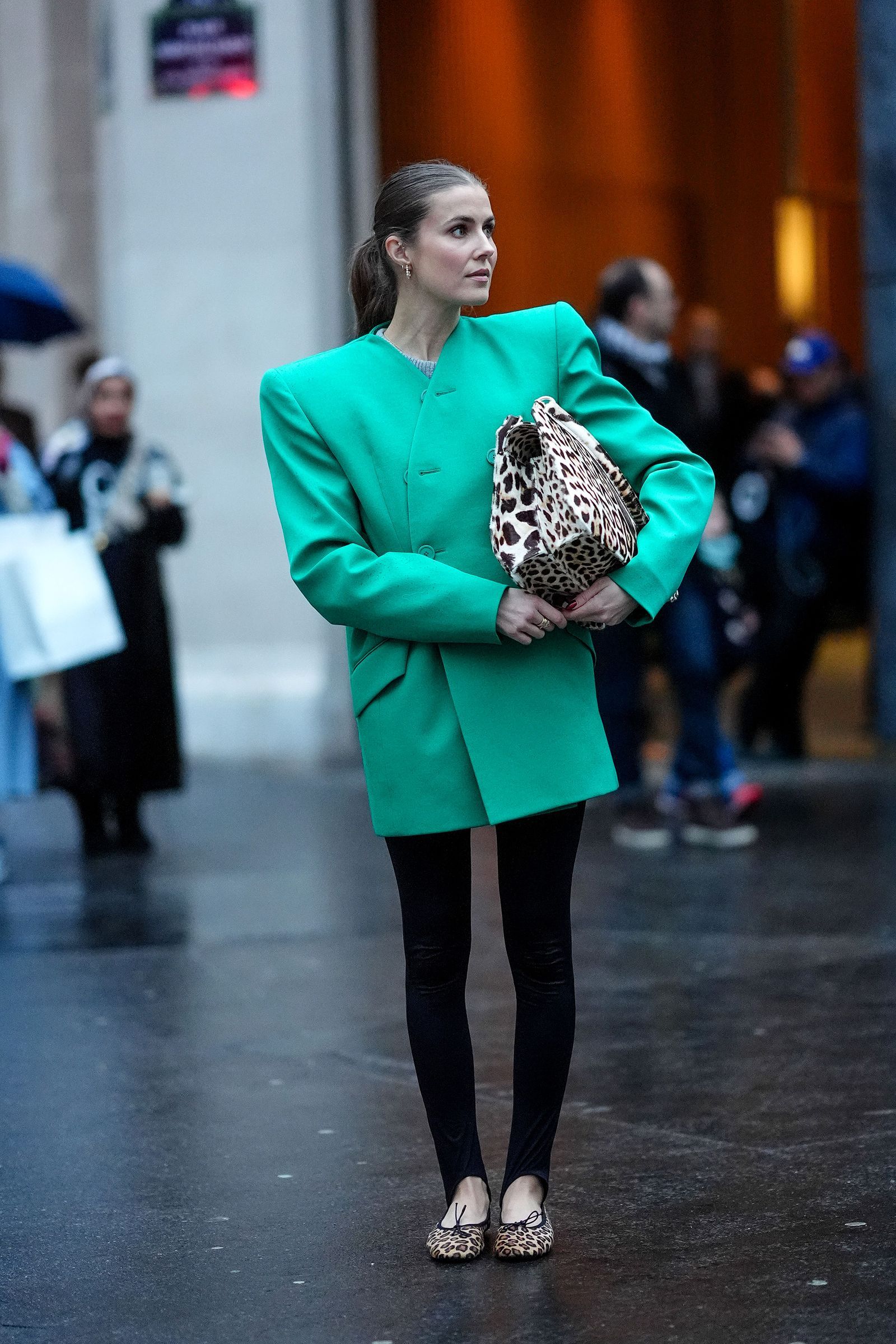 Outfitcombinaties met legging en een blazer.