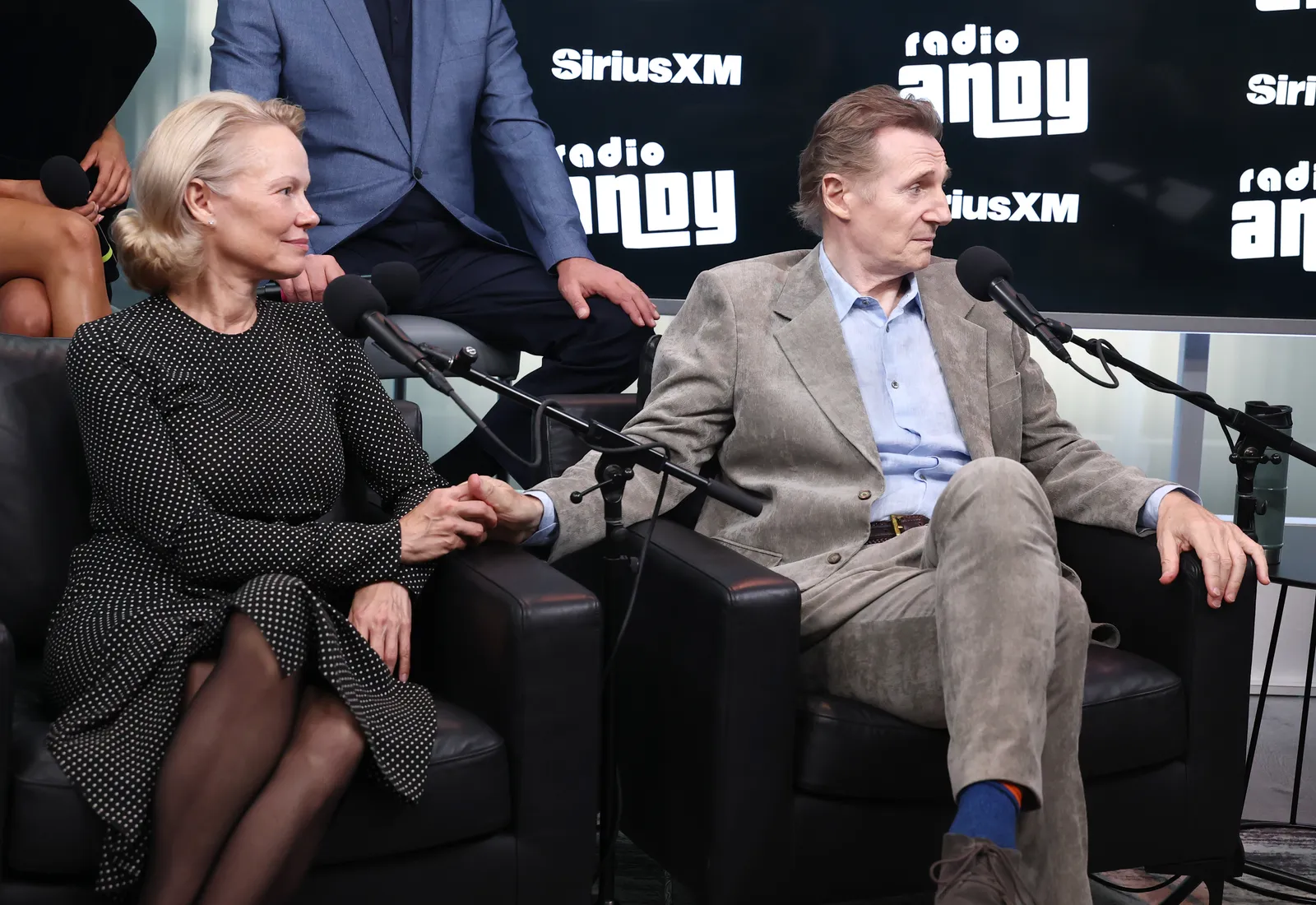 Pamela Anderson met Liam Neeson