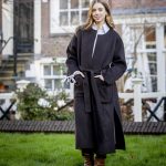 Prinses Alexia met bruine schoenen