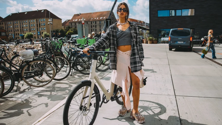 de-beste-streetstyle-van-de-lente-zomer-2026-shows-in-kopenhagen-357753