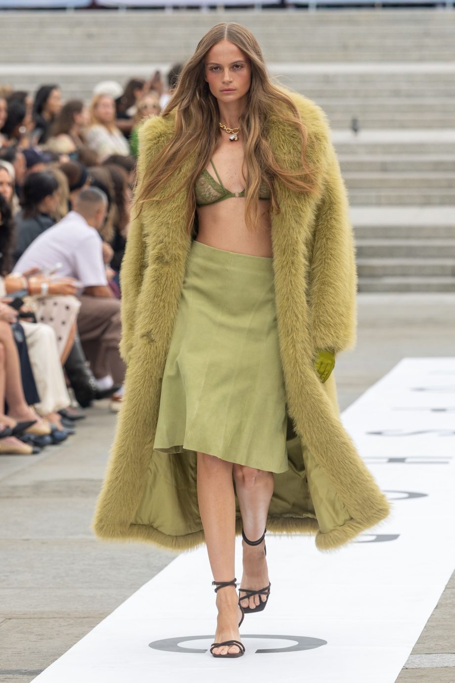 de-comeback-van-topshop-laat-zien-dat-we-niets-hebben-geleerd-van-onze-fouten-359512