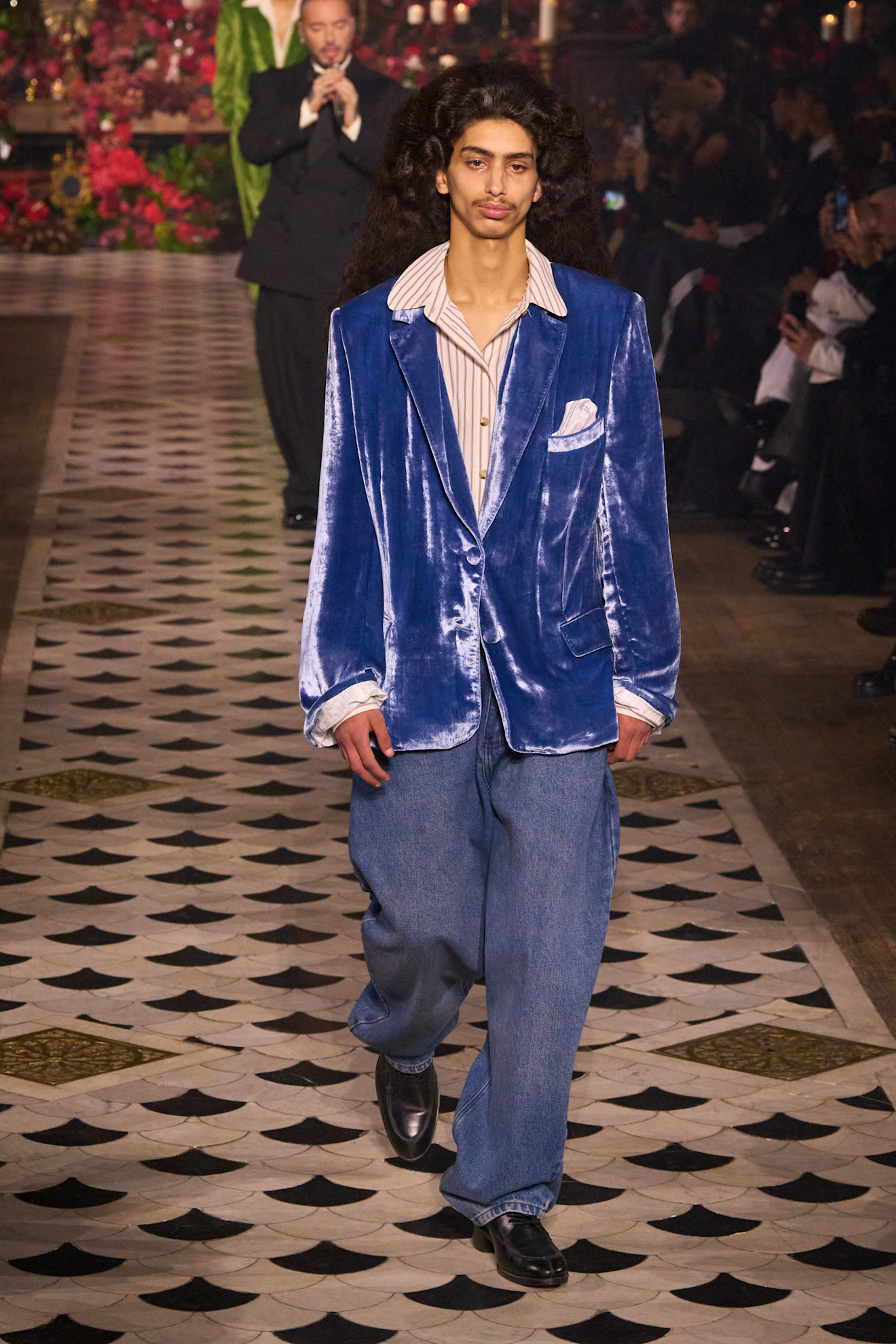 Velours blazer met baggy jeans