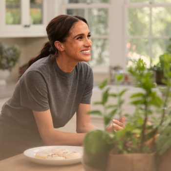 de-eerste-trailer-van-with-love-meghan-seizoen-2-is-er-en-het-is-precies-wat-je-verwacht-358415