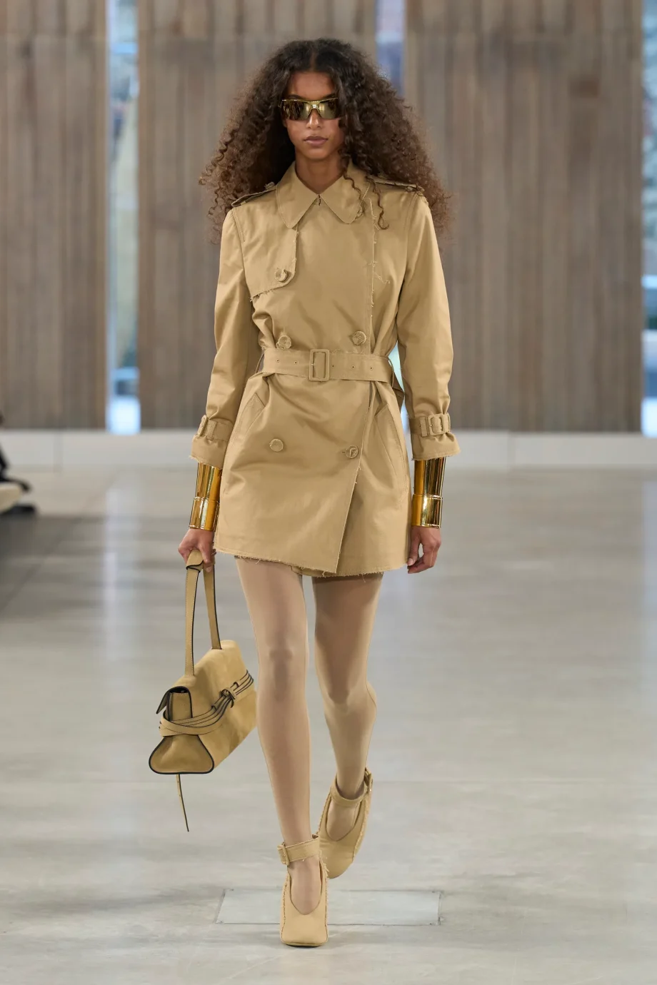luna-yohannan-verovert-de-modewereld-en-tekent-haar-eigen-catwalklooks-365821