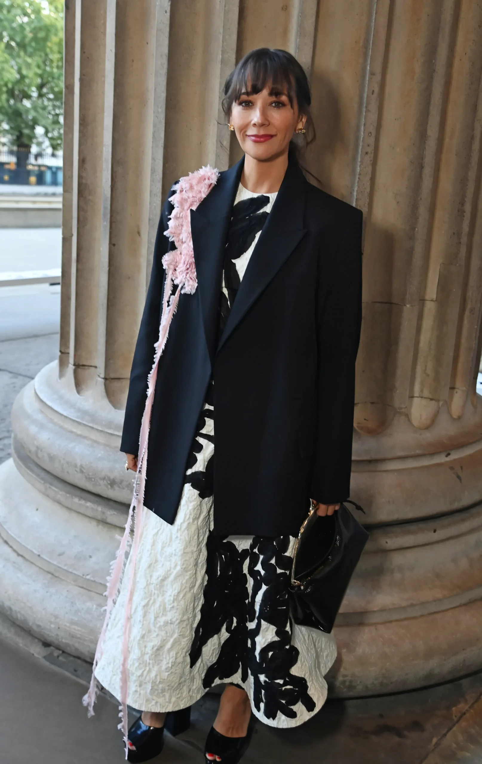 rashida jones bij erdem show