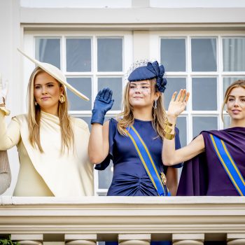 de-prinsessen-dragen-ton-sur-ton-looks-in-de-trendkleuren-van-nu-op-prinsjesdag-2025-363819