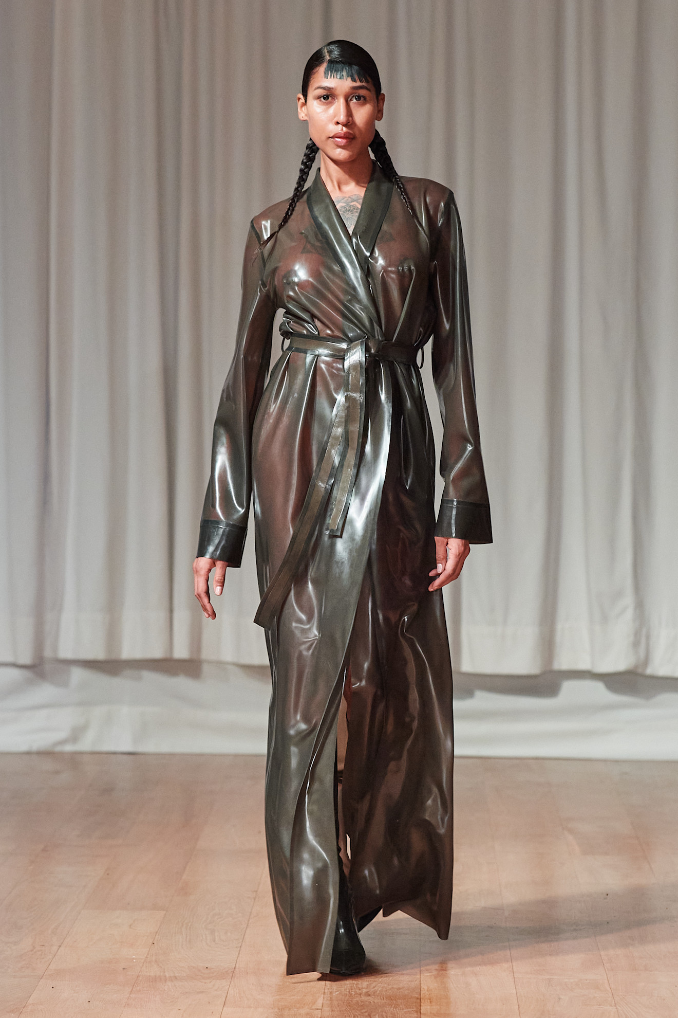 Gia Bab op de catwalk bij Avellano herfst/winter 2023