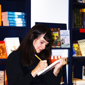vogue-boekenclub-leest-het-gore-lef-scherp-indringend-en-verontrustend-eerlijk-364904