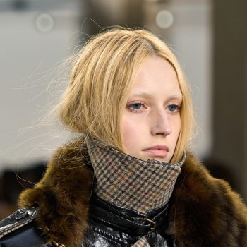 een-losse-vlecht-of-nonchalante-hair-tuck-we-omarmen-de-undone-look-deze-herfst-363557