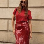 Vivian Hoorn in een rode look van Natan tijdens Amsterdam Fashion Week