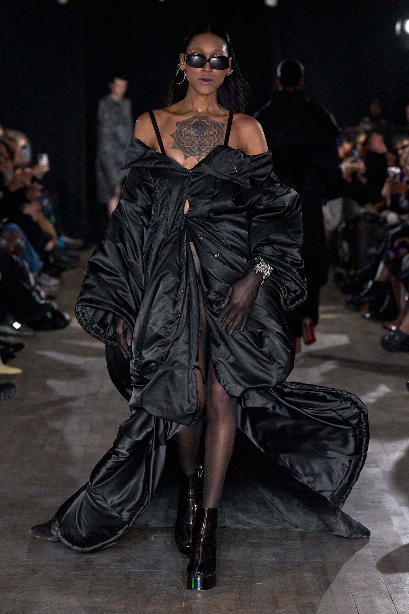 Gia Bab op de catwalk bij Weinsanto herfst/winter 2025