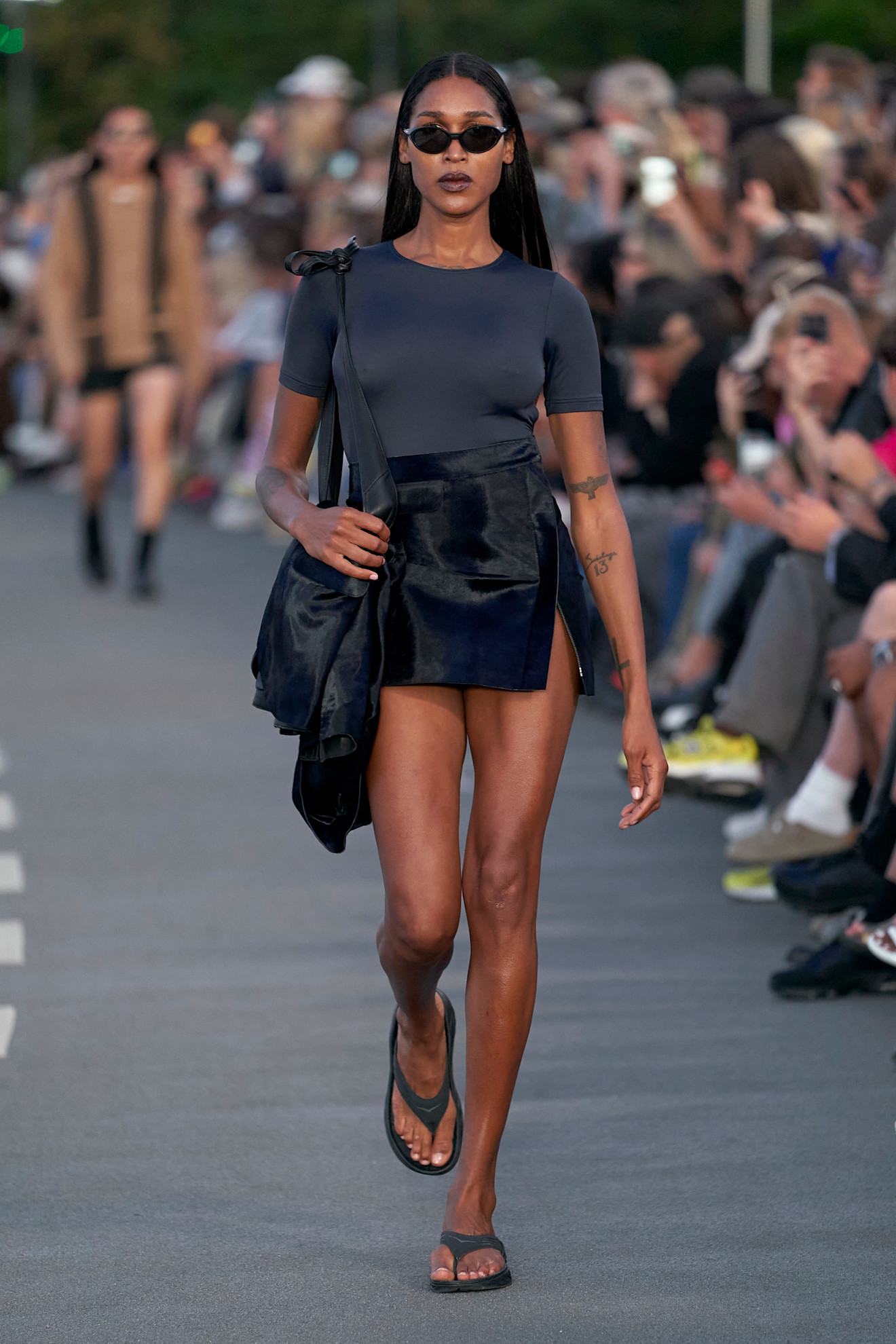 Gia Bab op de catwalk bij Wood Wood lente/zomer 2023