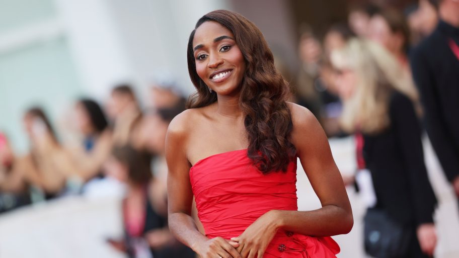 ayo-edebiri-maakt-indrukwekkend-debuut-op-het-filmfestival-van-venetie-361413