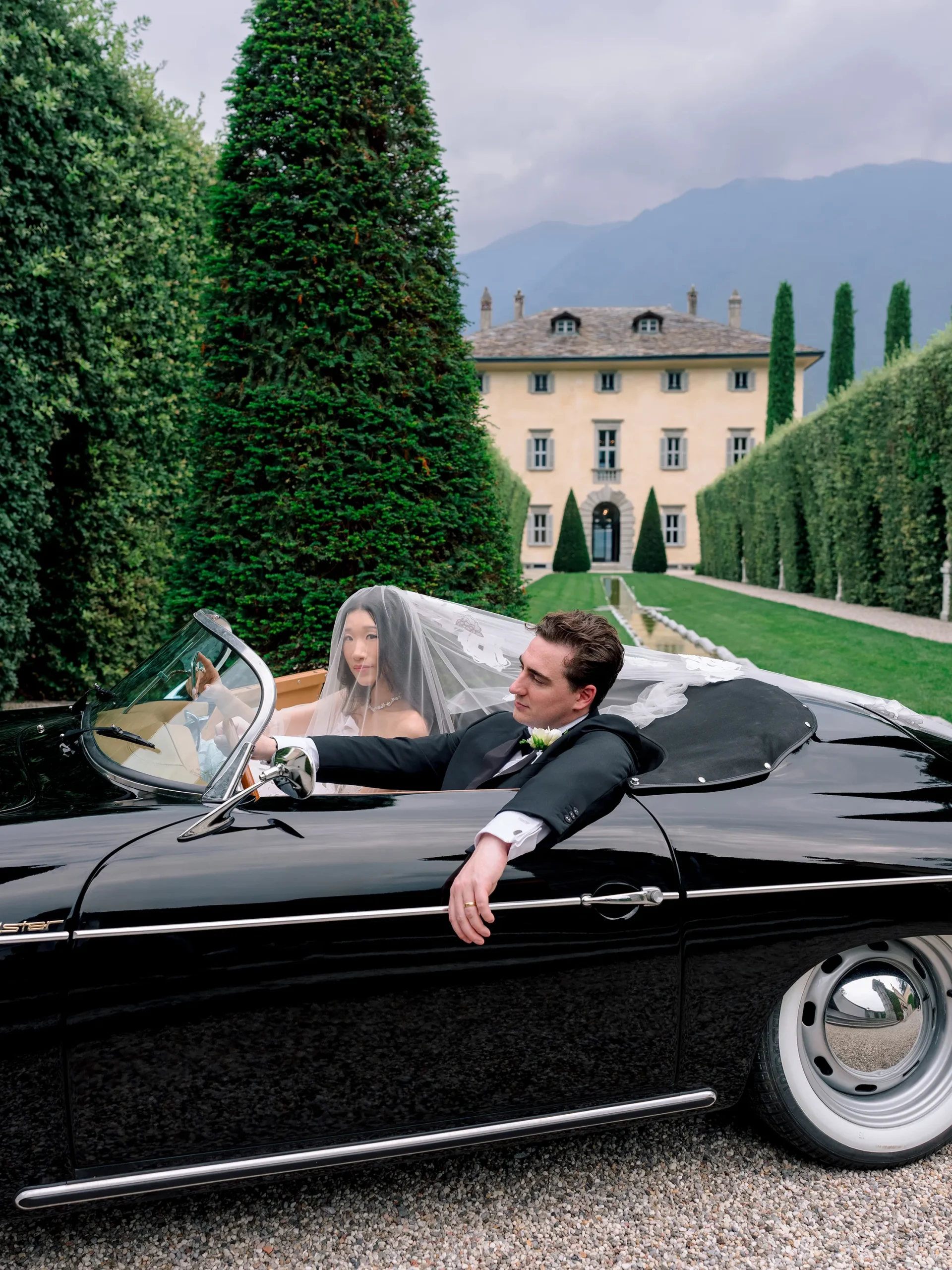 Trouwshoot in trouwauto