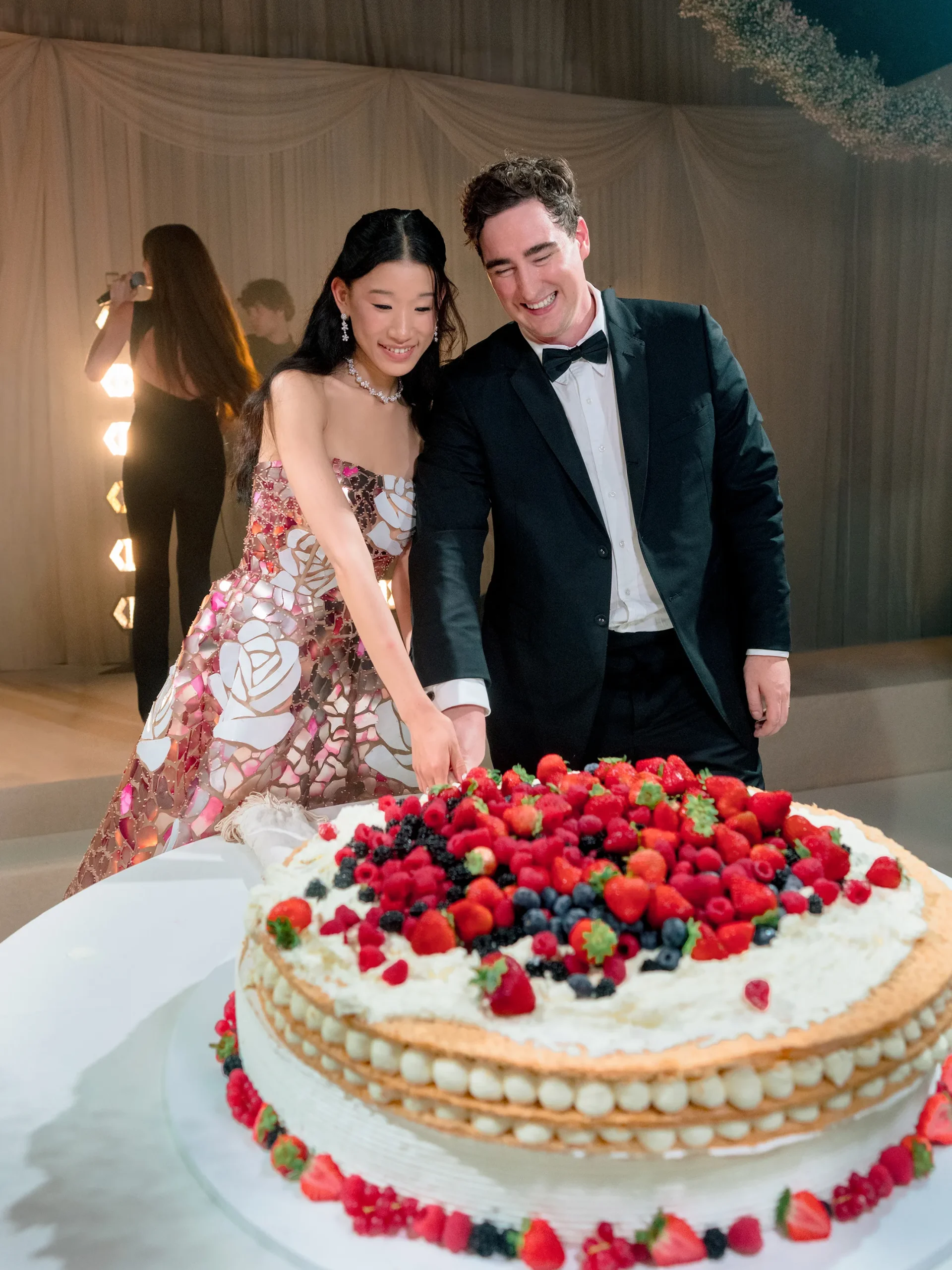 Aansnijden van de bruidstaart