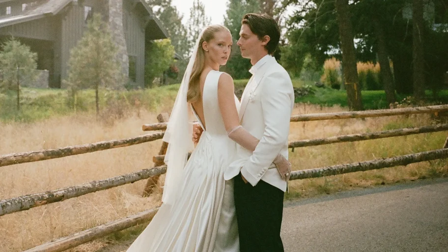 de-nazomerbruiloft-van-abby-champion-en-patrick-schwarzenegger-in-idaho-363374