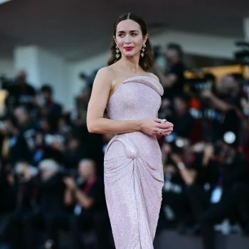 emily-blunt-schittert-in-moderne-mermaidcore-look-op-het-filmfestival-van-venetie-361508