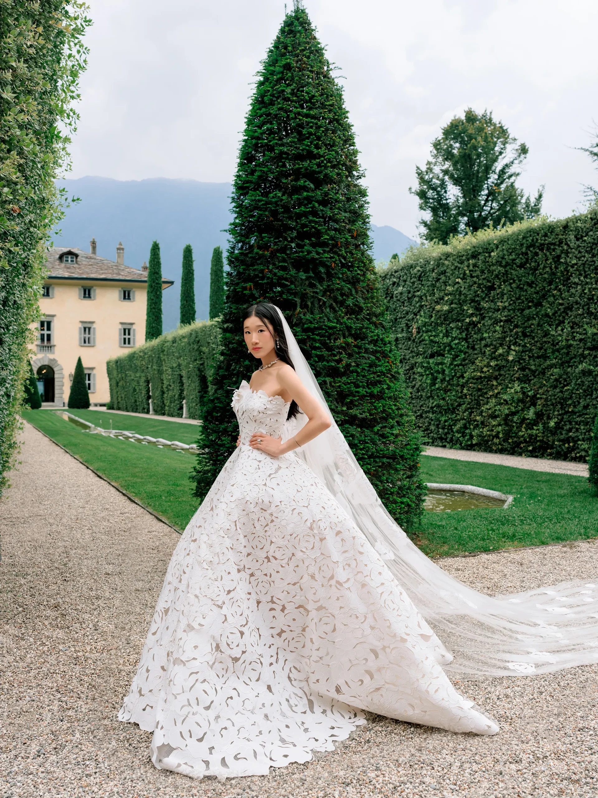 Bruid in haar bruidsjurk