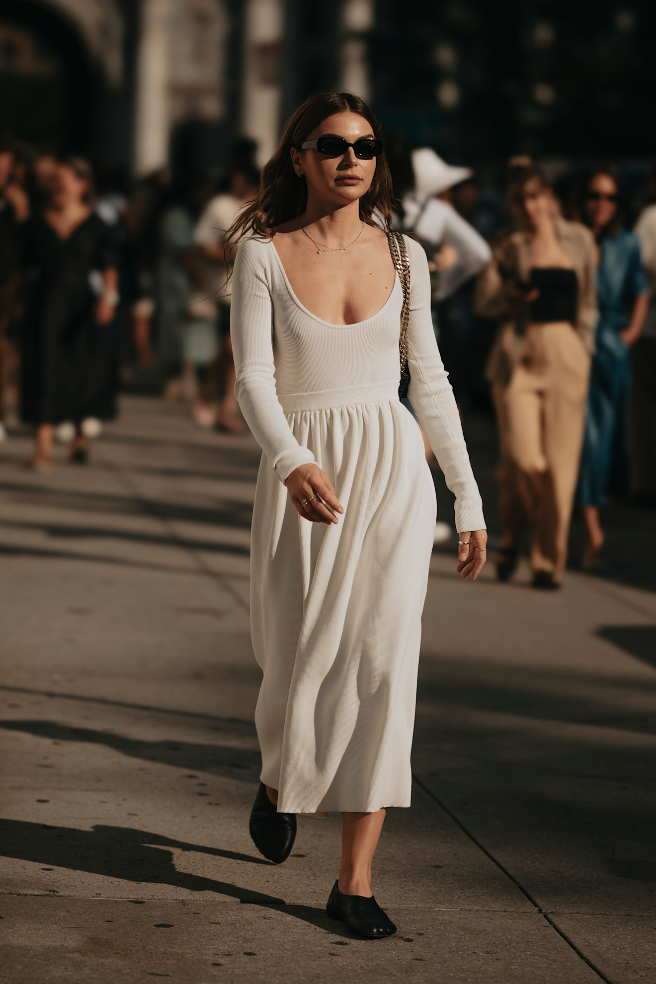 Een vrouw draagt gesloten ballerina's in New York