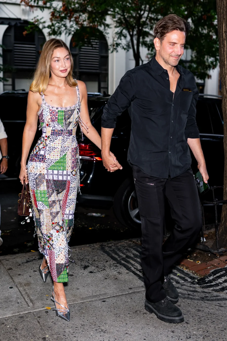 gigi-hadid-en-bradley-cooper-maken-een-zeldzame-verschijning-en-wel-op-een-vogue-feest-363342