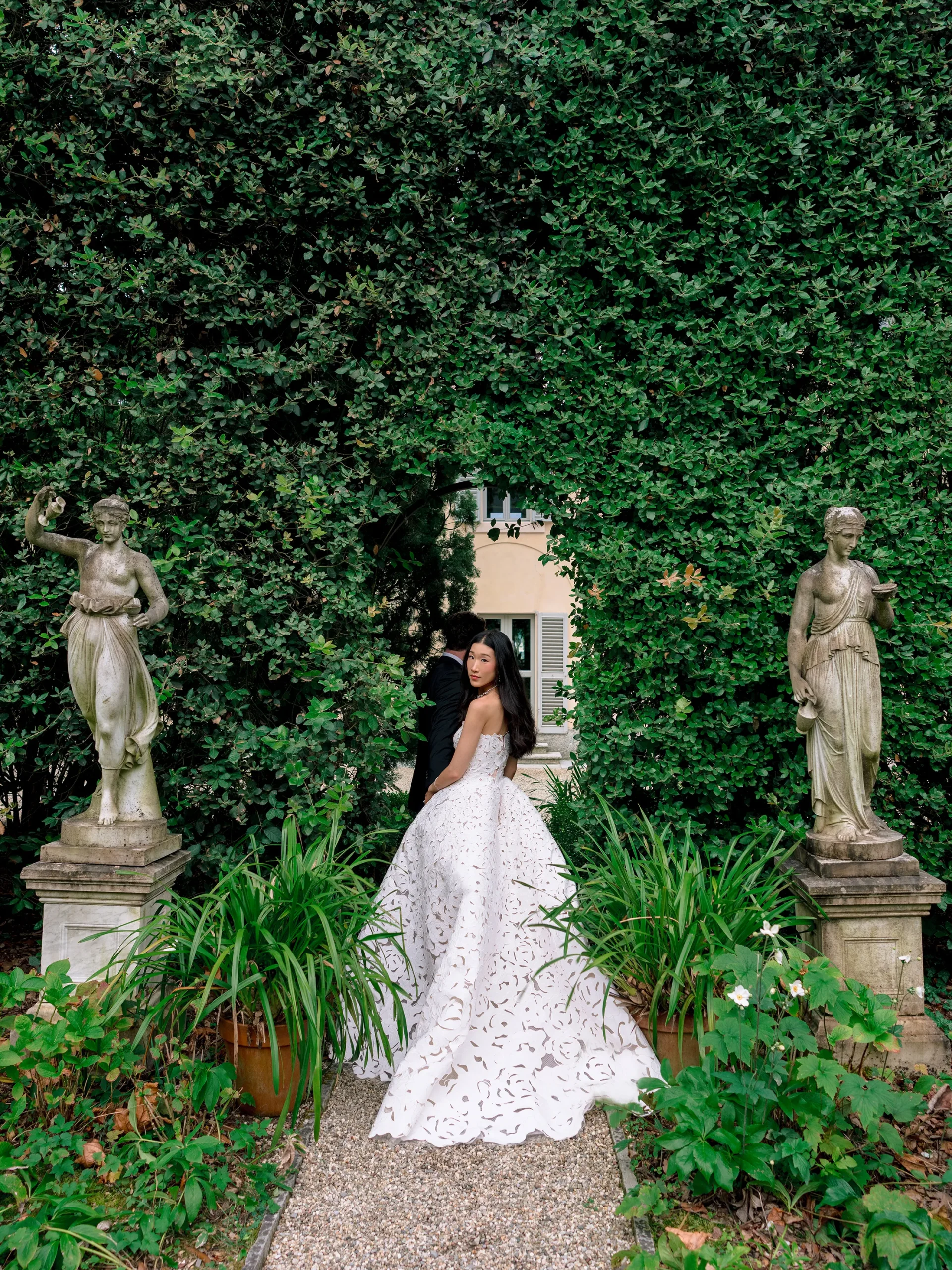 Bruid in haar bruidsjurk