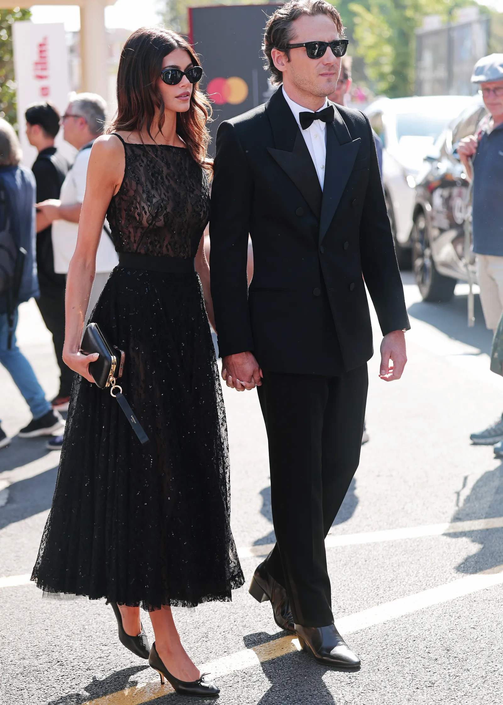 kaia gerber en lewis pullman op het venetie filmfestival