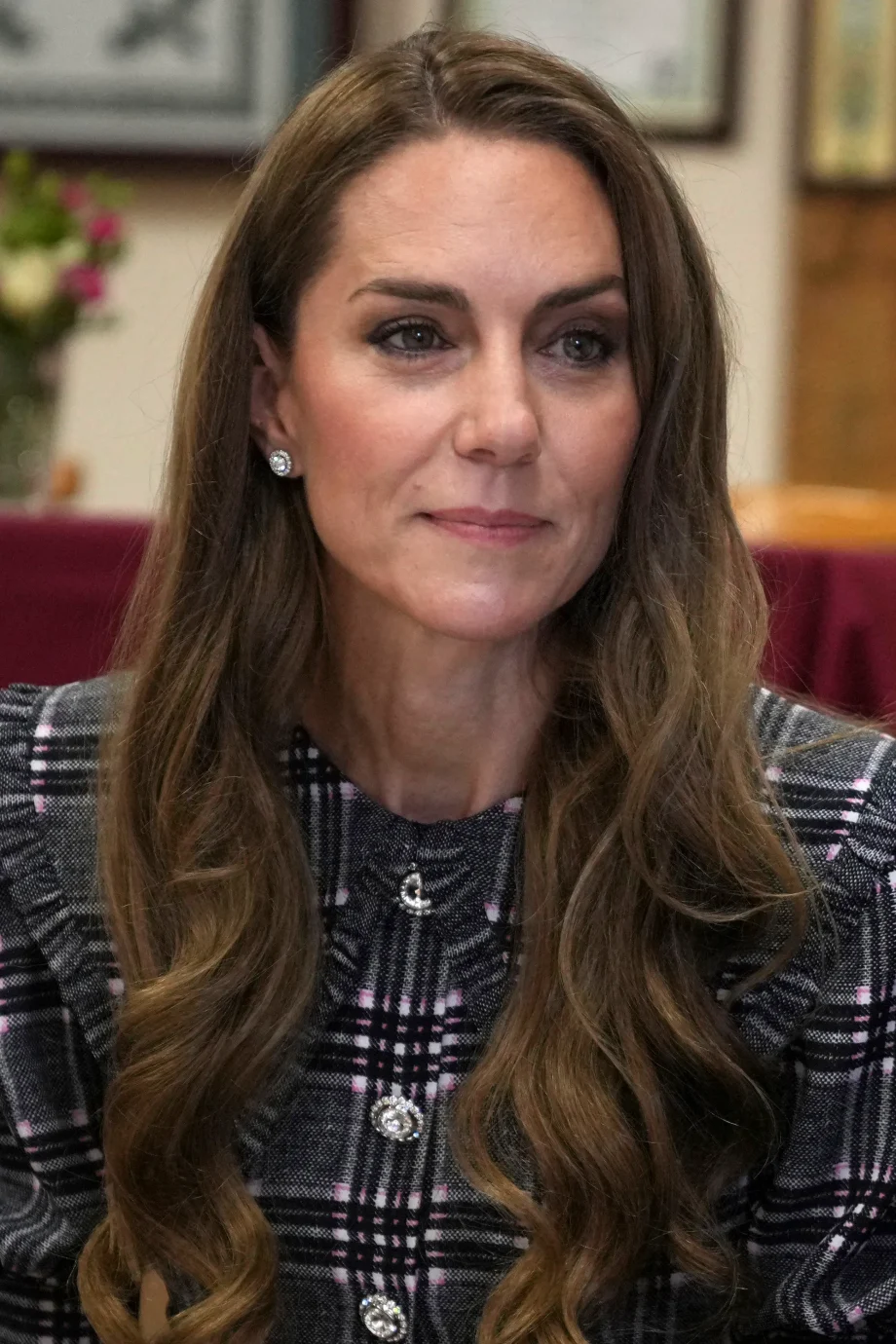 kate-middleton-draagt-een-elegante-jurk-met-ruiten-die-perfect-is-voor-de-herfst-362754