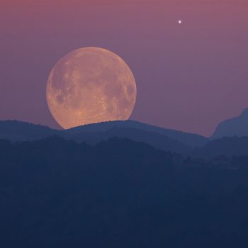 de-volle-maan-van-september-is-een-bloedmaan-wat-kun-je-verwachten-362123