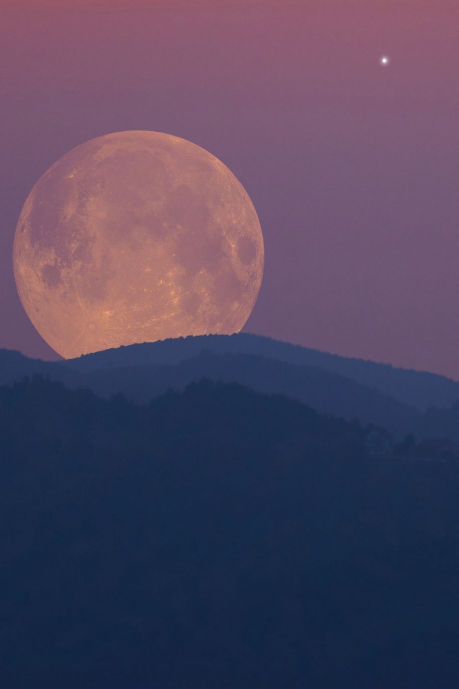 de-volle-maan-van-september-is-een-bloedmaan-wat-kun-je-verwachten-362123