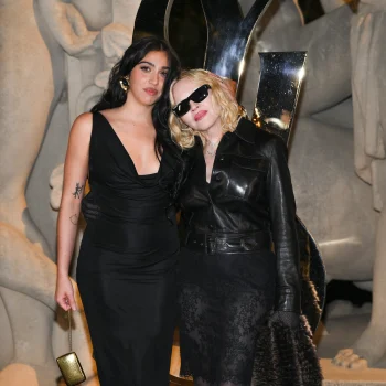 madonna-en-dochter-lourdes-maken-een-moeder-dochteruitje-van-de-saint-laurent-show-365709