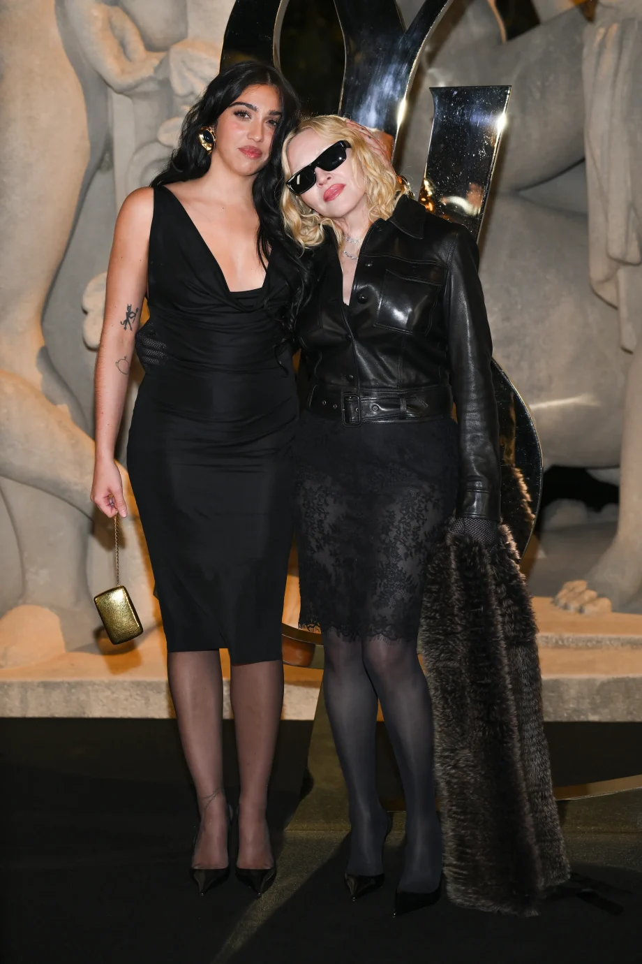madonna-en-dochter-lourdes-maken-een-moeder-dochteruitje-van-de-saint-laurent-show-365709