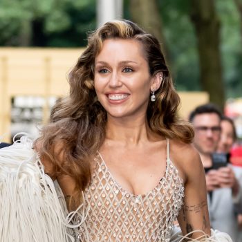 miley-cyrus-schittert-in-dromerige-look-van-iris-van-herpen-364909