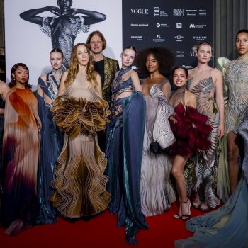 zo-zag-de-feestelijke-opening-van-iris-van-herpen-sculpting-the-senses-eruit-365527