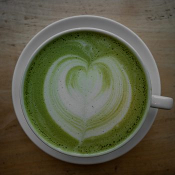 kan-je-dagelijkse-matcha-latte-haaruitval-veroorzaken-362214