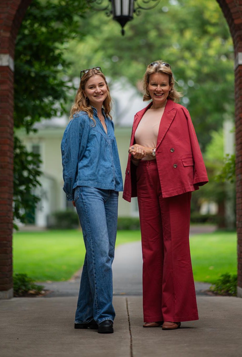 prinses-elisabeth-kiest-net-zoals-prinses-amalia-voor-denim-tijdens-begin-studiejaar-365738