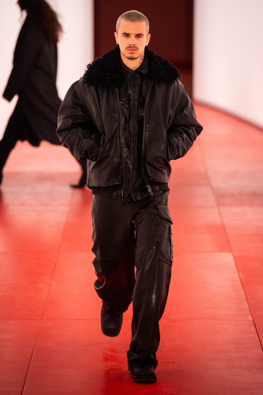 romeo-beckham-maakt-zijn-catwalkdebuut-tijdens-london-fashion-week-364303