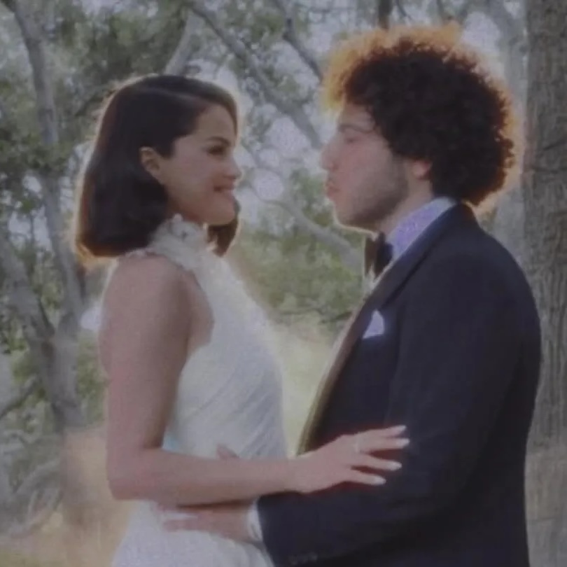 selena-gomez-en-benny-blanco-zijn-getrouwd-365468