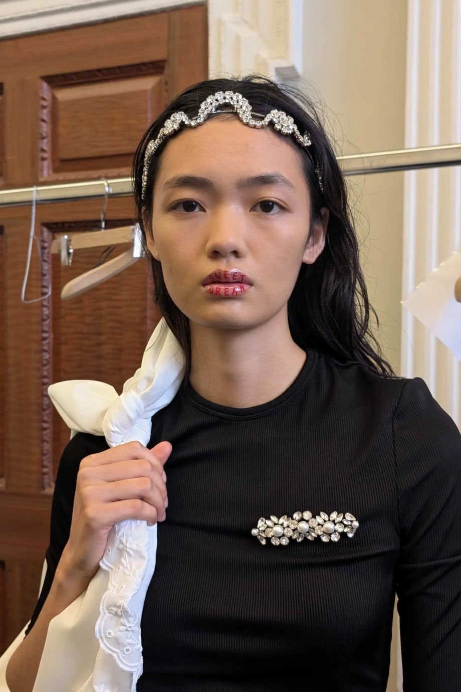 zeg-het-met-make-up-simone-rocha-introduceert-de-statement-lip-364455