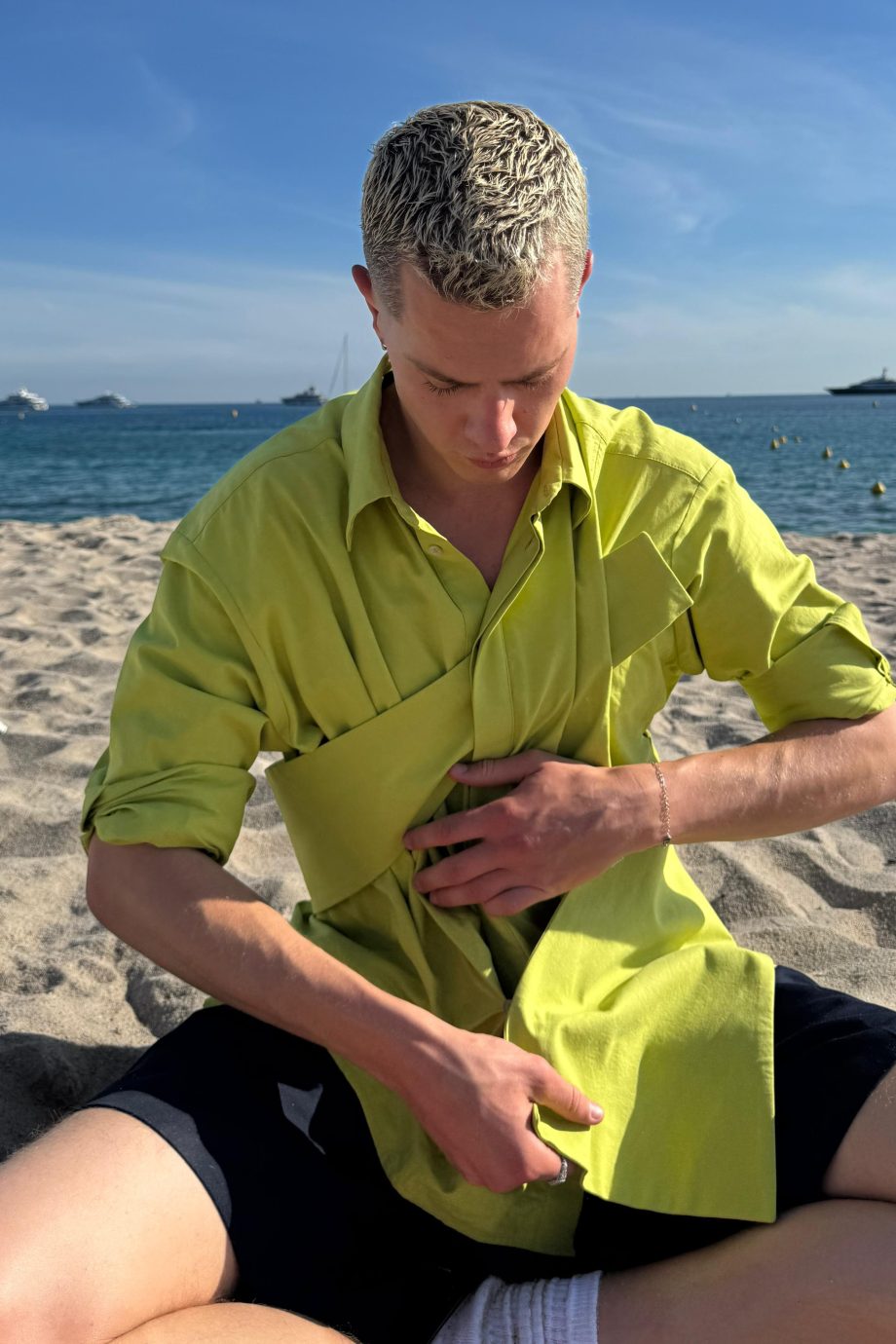 stijn-de-vries-up-close-is-dit-wat-het-betekent-om-jong-te-zijn-363539